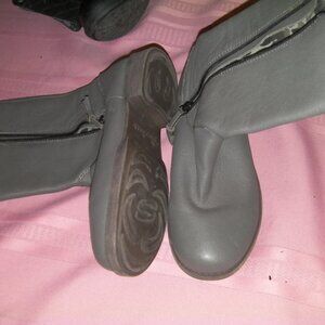 New Skechers size 6